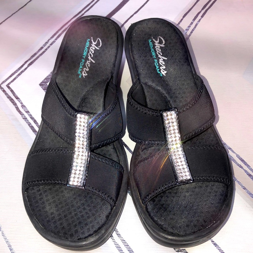 WS-933 Skechers Size 6